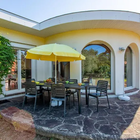 Ile De France By Interhome